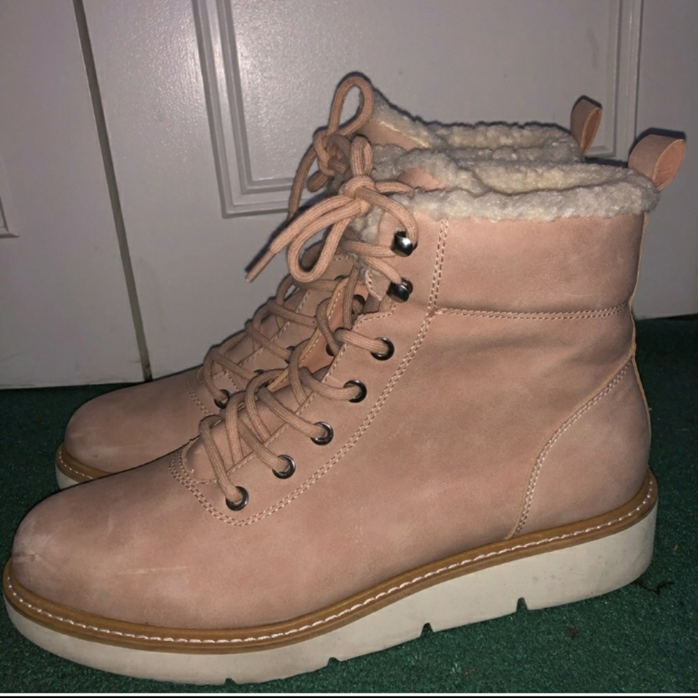 Pink winter boots